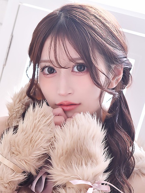 芹沢 莉瀬のグラビア