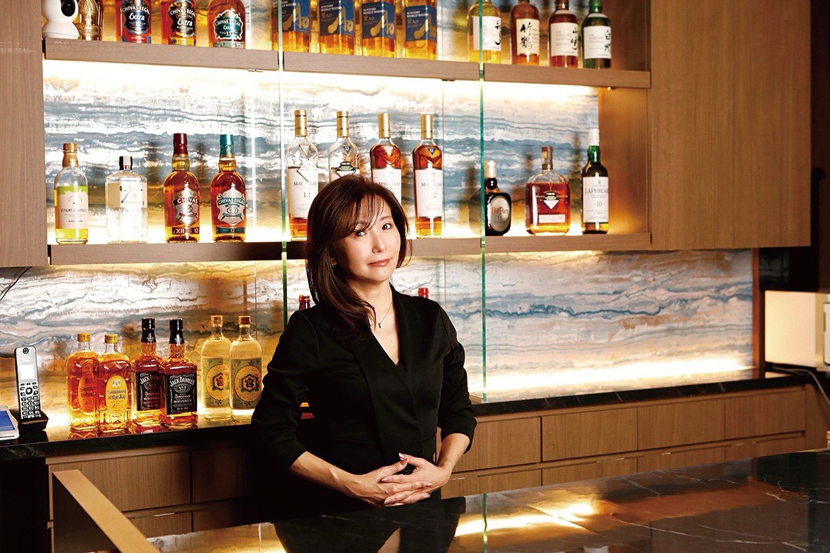 Snack Solace（ソレイス）店内 1